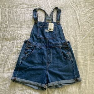 NWT Levi’s vintage shortalls - dark wash size medium